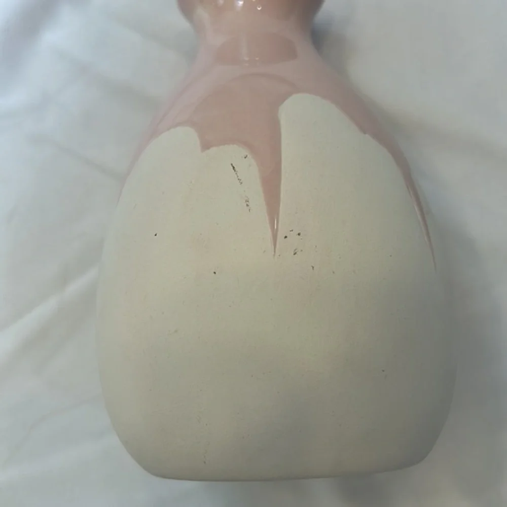 Isaac Mizrahi Loves , xo,Sienna White with Pink Drip Glaze Vase
